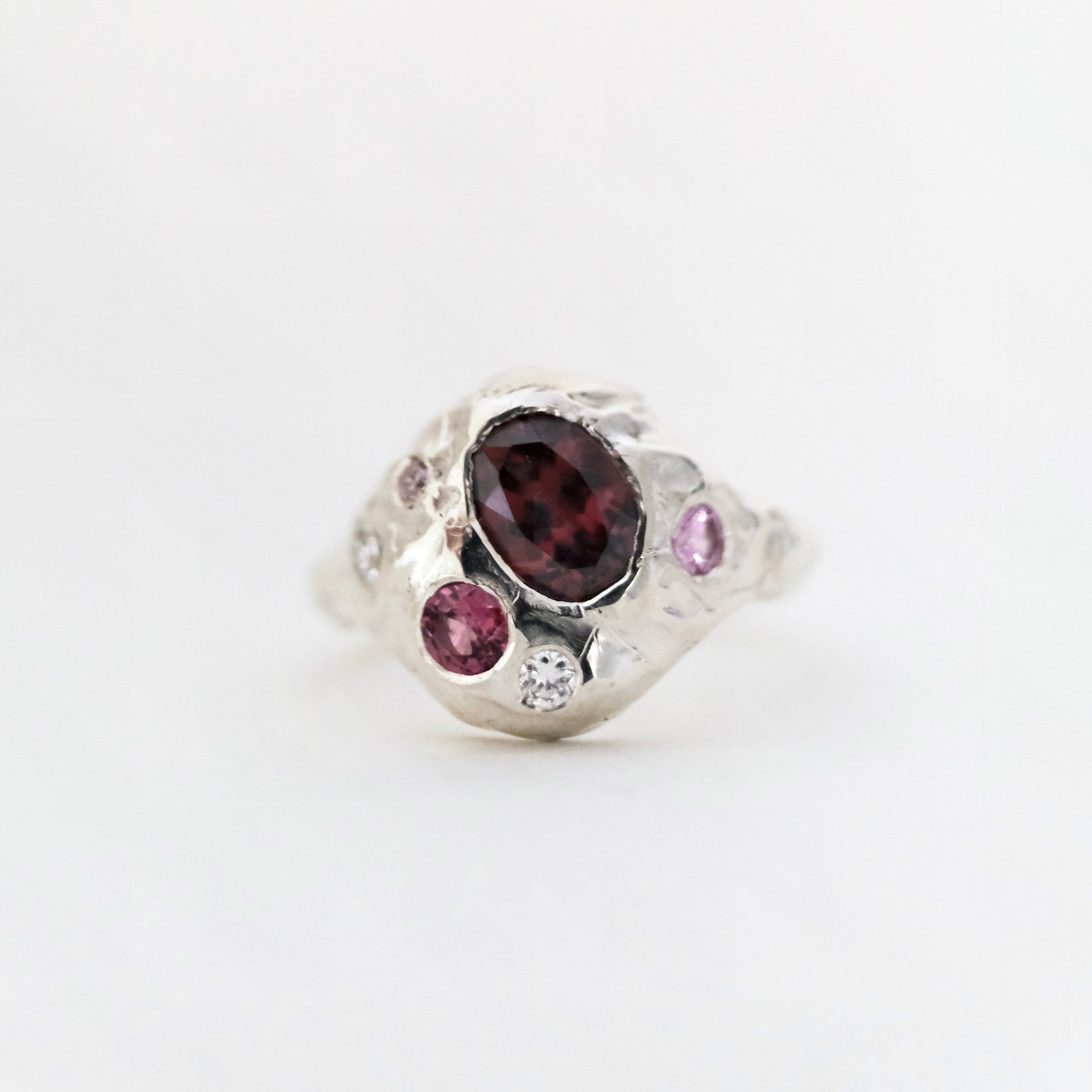 Strata Bordeaux Signet